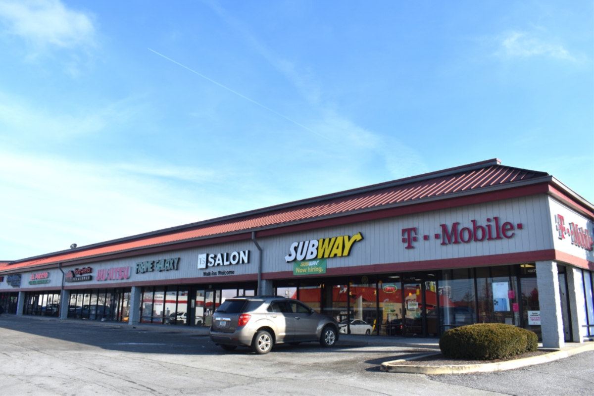 shopping center with cars parked in front