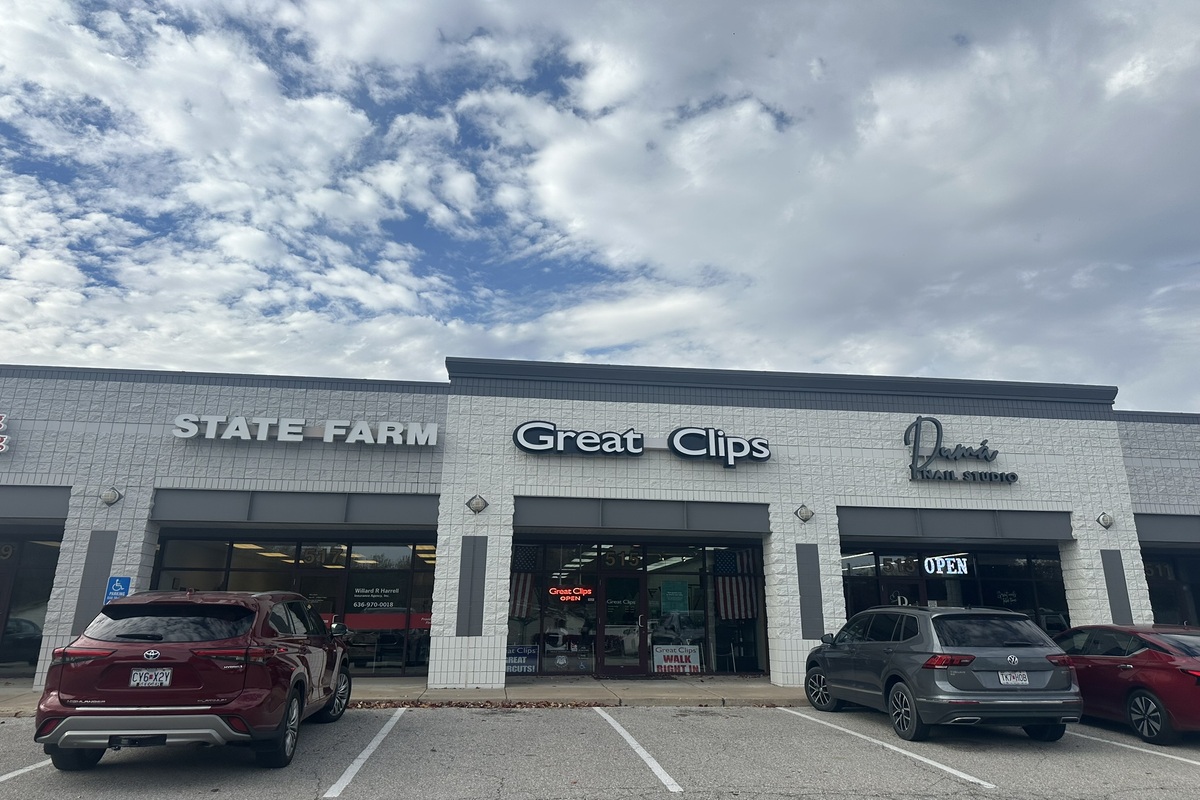 shopping center with cars parked in front