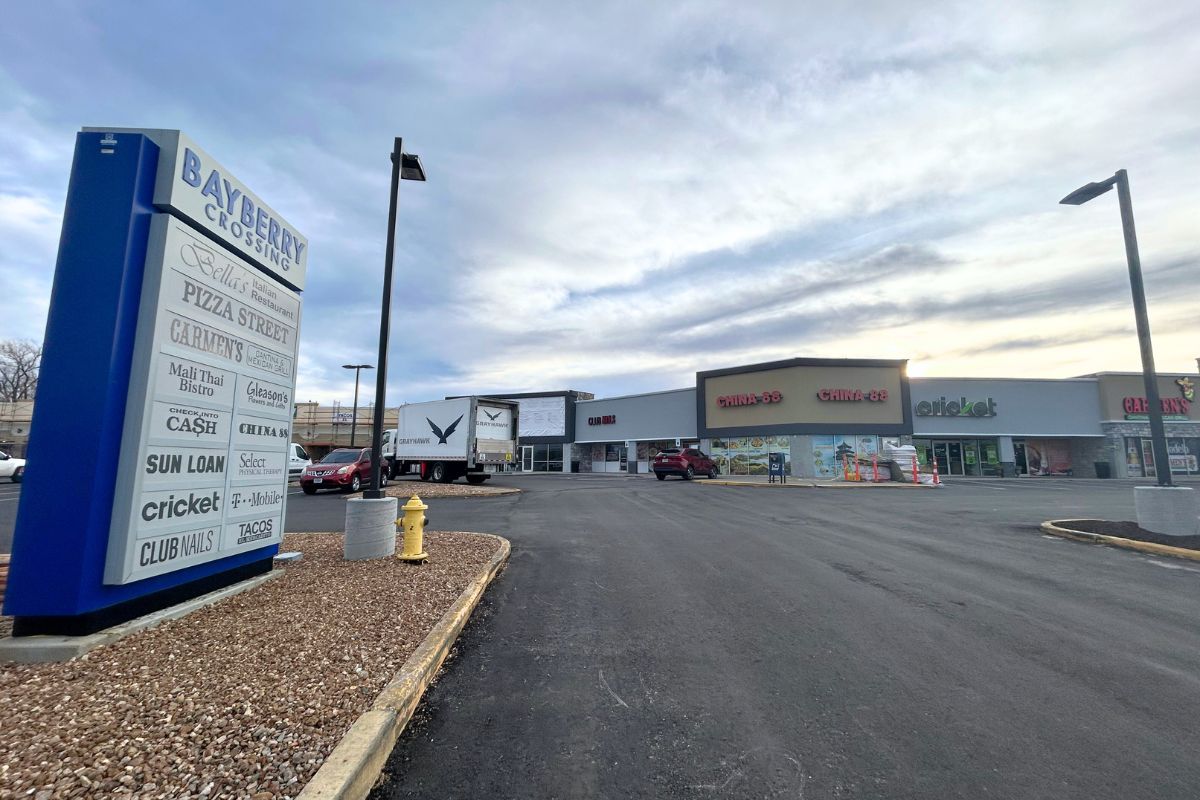 shopping center with cars parked in front